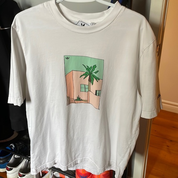Adidas graphic tee - Picture 1 of 3